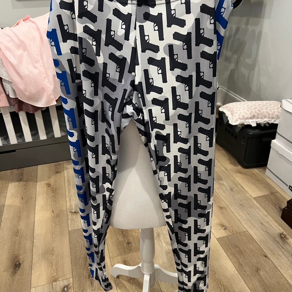 Back the blue leggings. size L